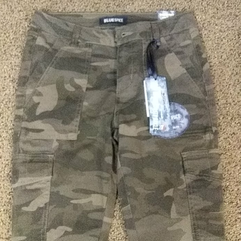 Utility camo skinny pants